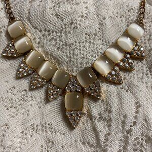 Beautiful beige & faux diamond necklace, 17" total length.